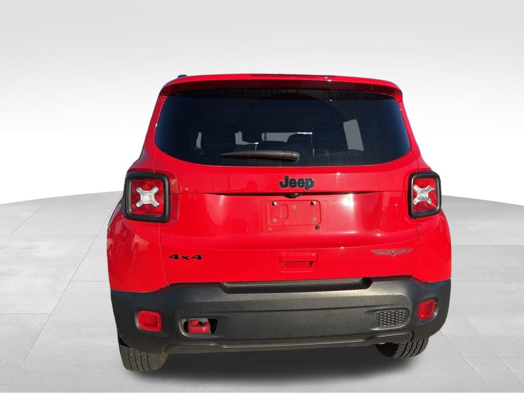 2023 Jeep Renegade Trailhawk photo 2