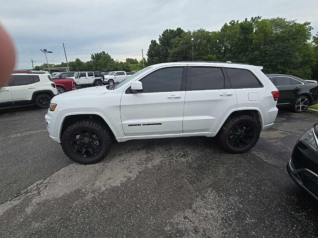 Used 2021 Jeep Grand Cherokee Laredo X with VIN 1C4RJFAG2MC586417 for sale in Kansas City
