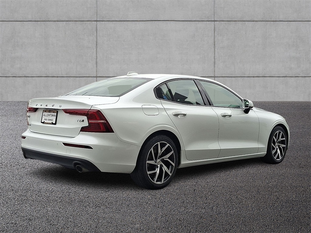 2020 Volvo S60 T6 Momentum photo 4