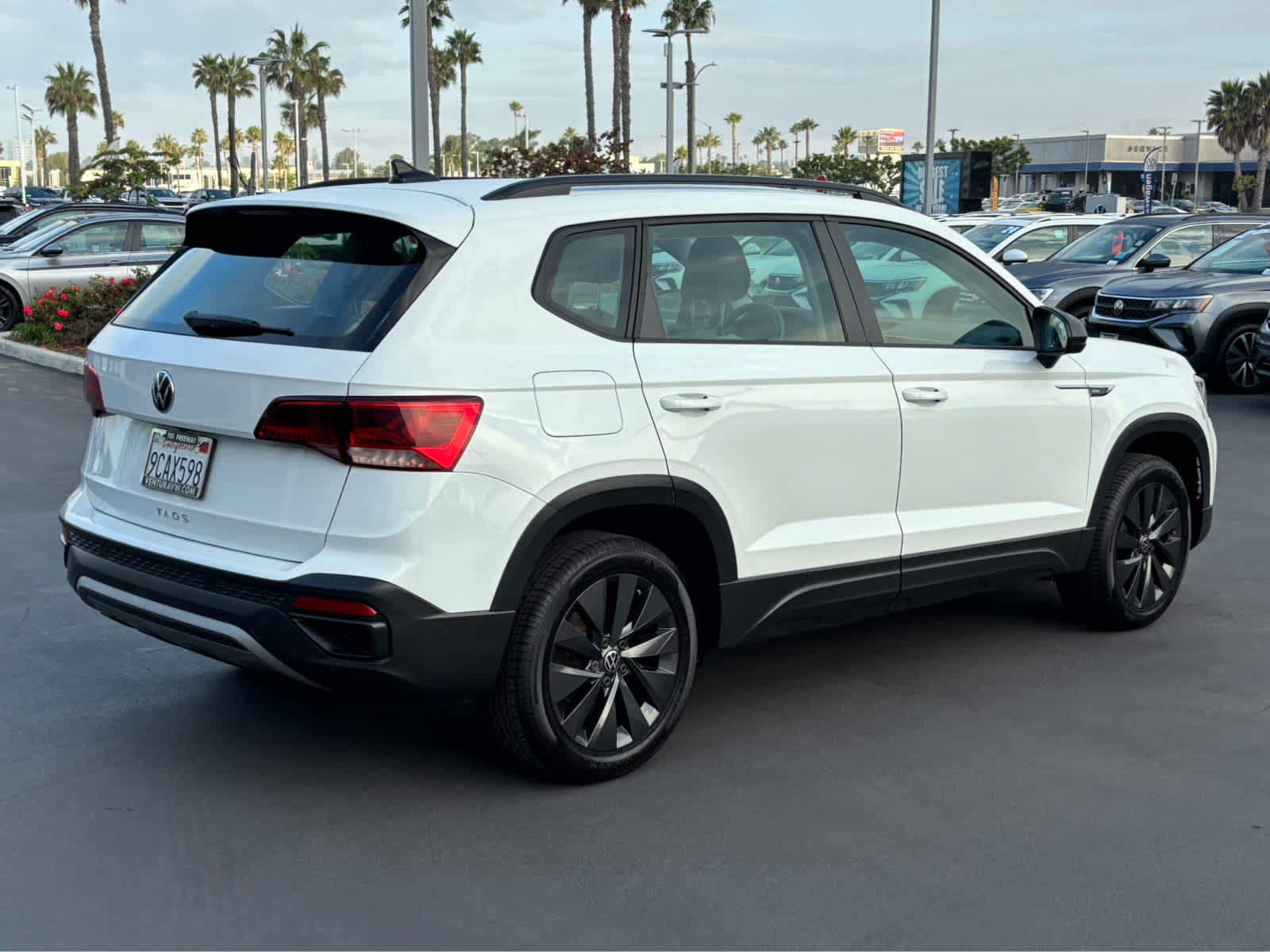 2022 Volkswagen Taos S photo 3