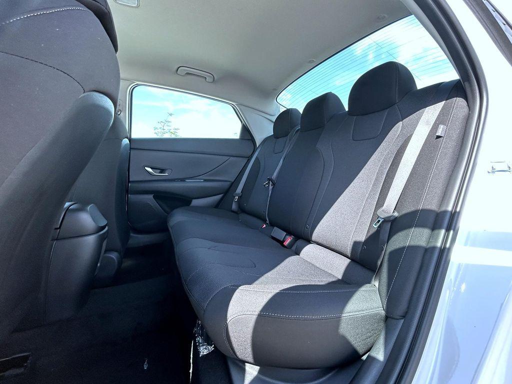 2025 Hyundai Elantra SE photo 11