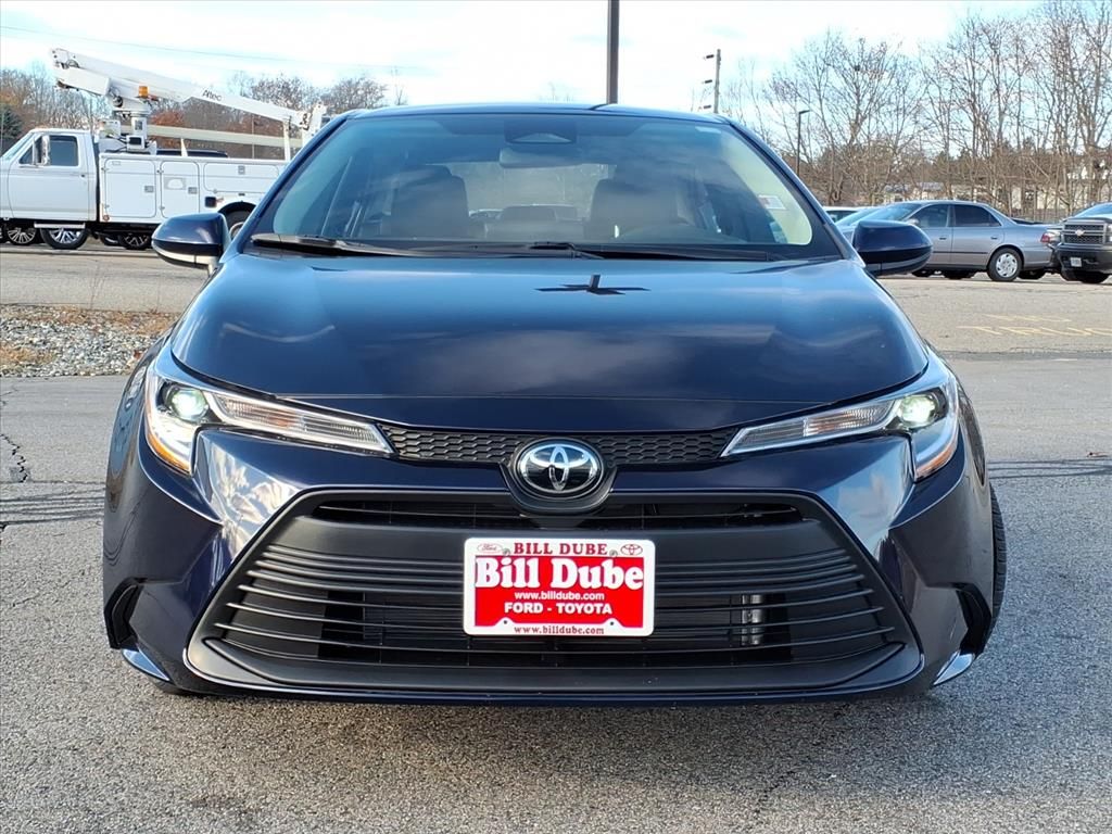 2026 Toyota Corolla LE photo 2