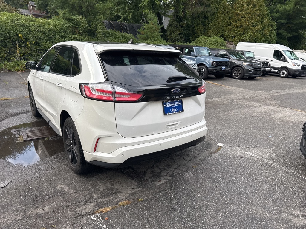 2022 Ford Edge ST photo 3
