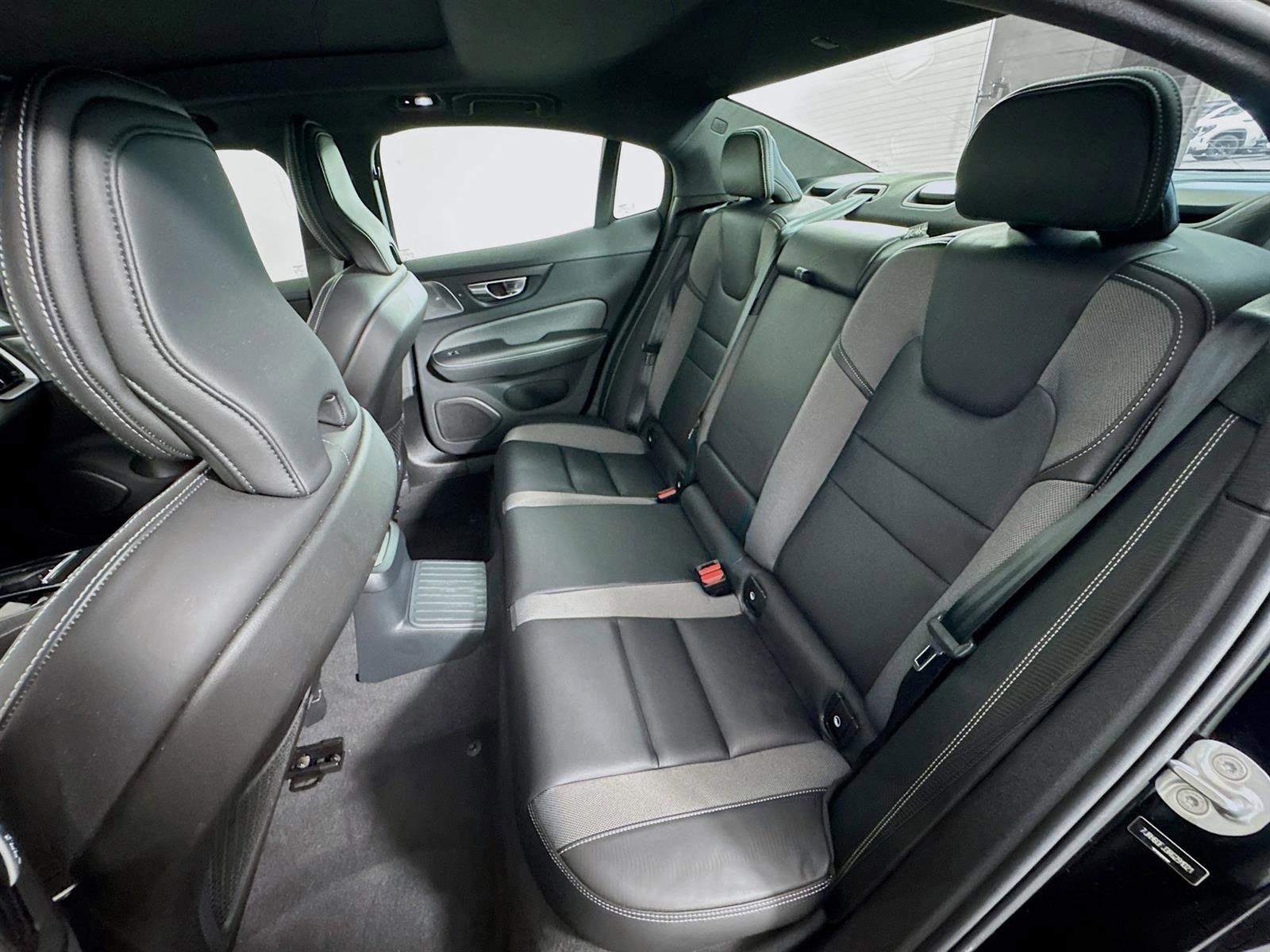 2024 Volvo S60 Recharge Ultimate Black Edition photo 22