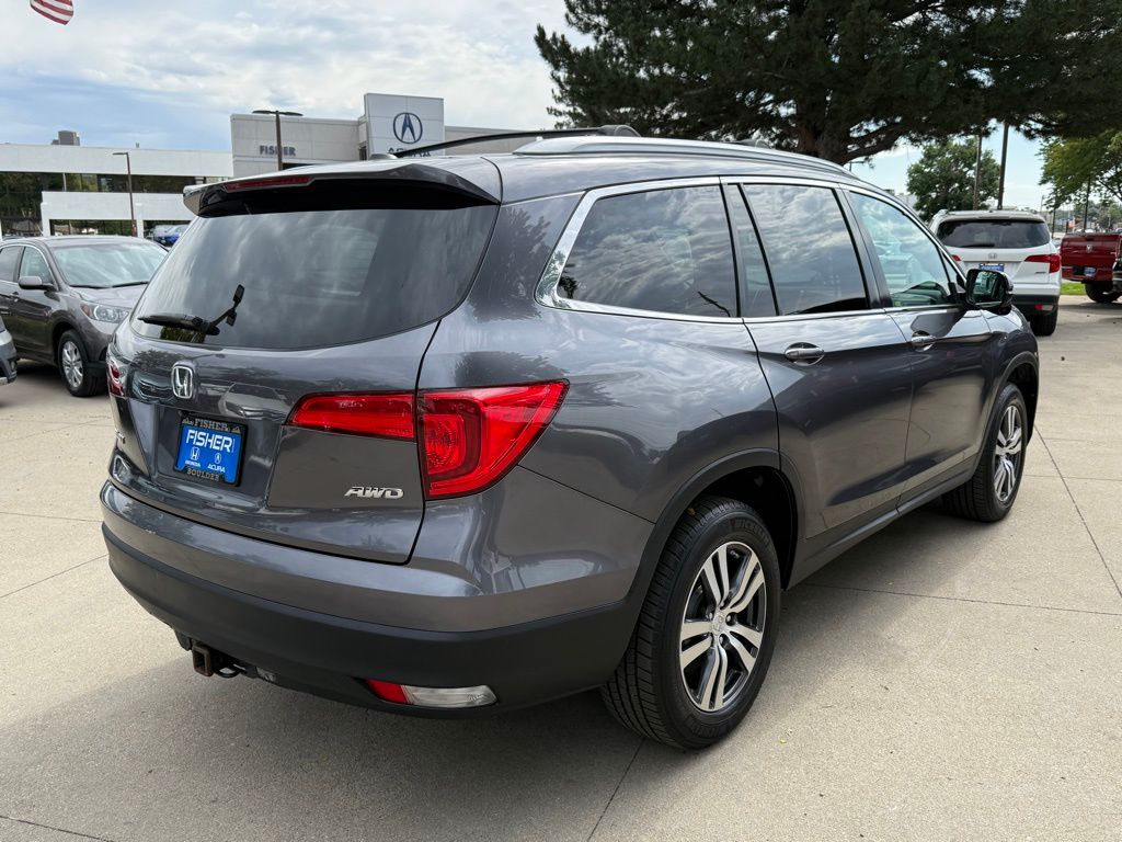 2017 Honda Pilot EX-L photo 3