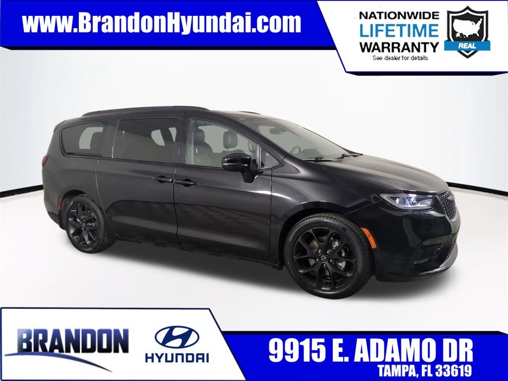 2025 Chrysler Pacifica Limited's photo