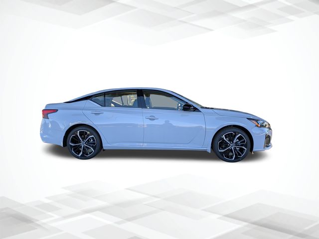 2025 Nissan Altima 2.5 SR photo 3