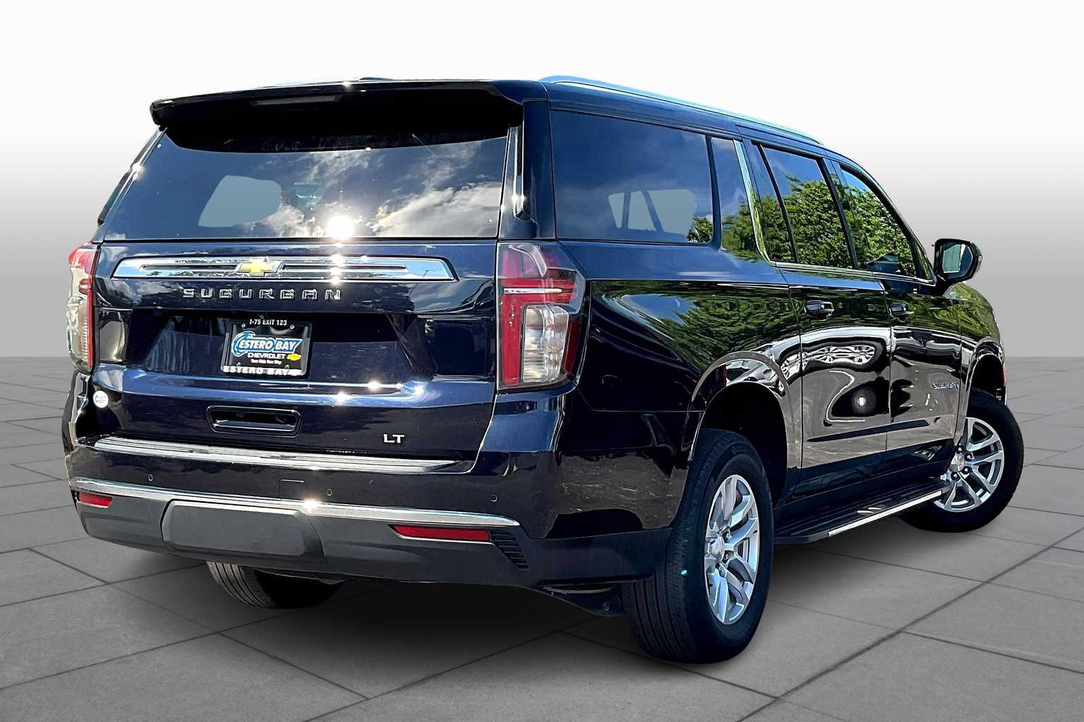 2023 Chevrolet Suburban LT photo 12