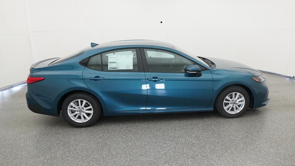 2026 Toyota Camry LE photo 25