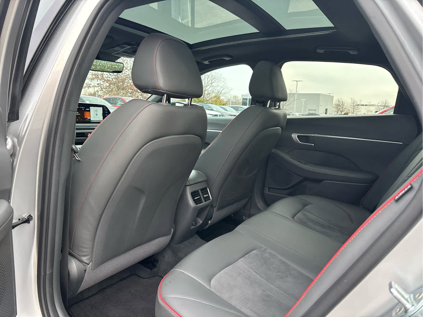 2022 Hyundai Sonata SEL Plus photo 2