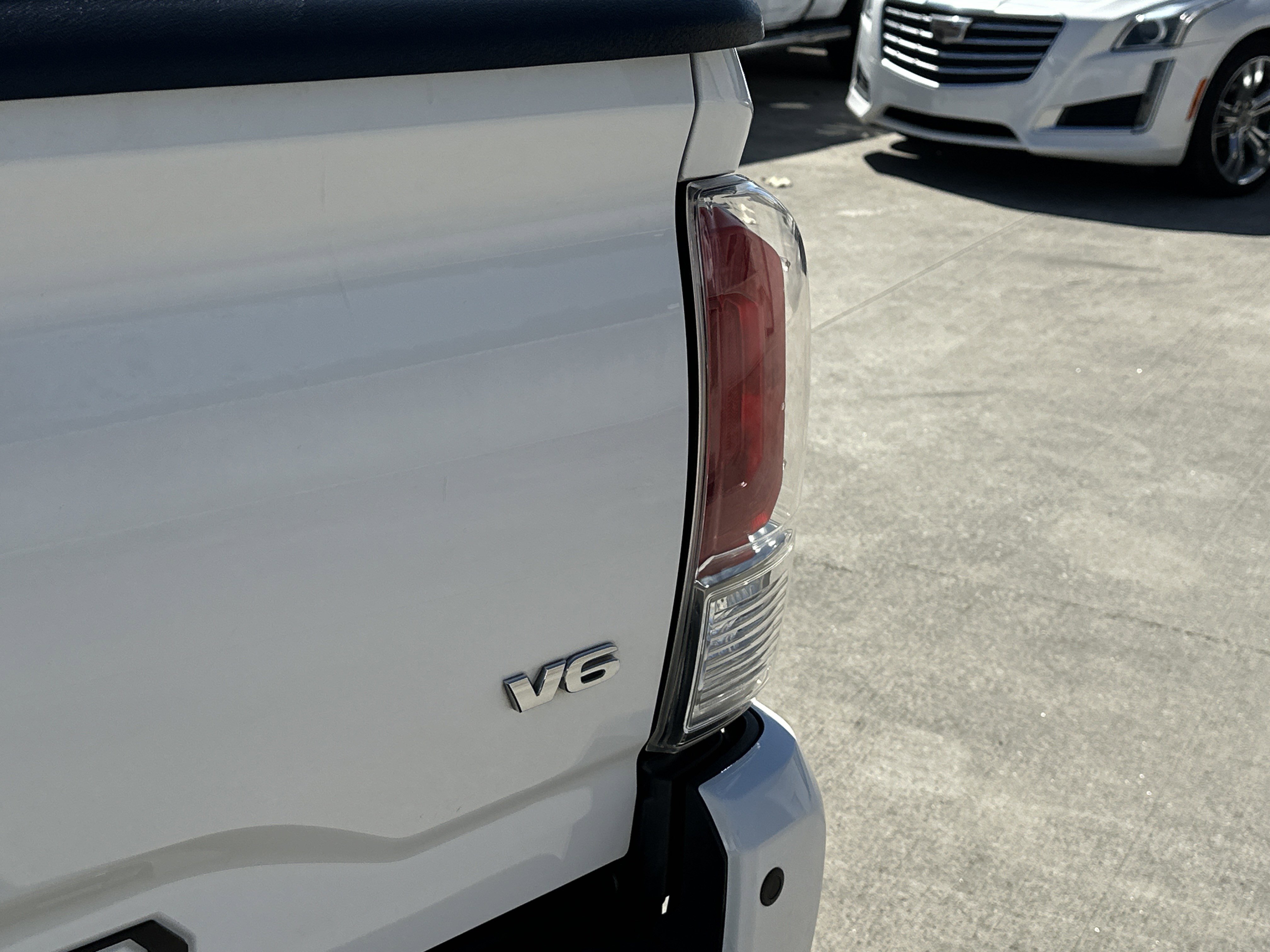 2016 Toyota Tacoma Limited photo 2