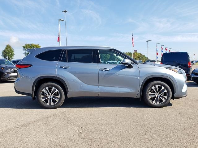 2022 Toyota Highlander XLE photo 4