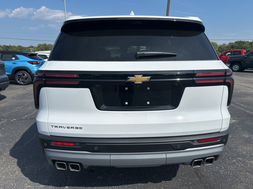 2026 Chevrolet Traverse photo 4