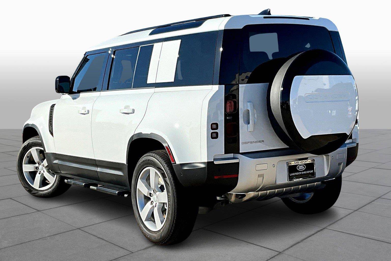 2025 Land Rover Defender 110 S photo 11