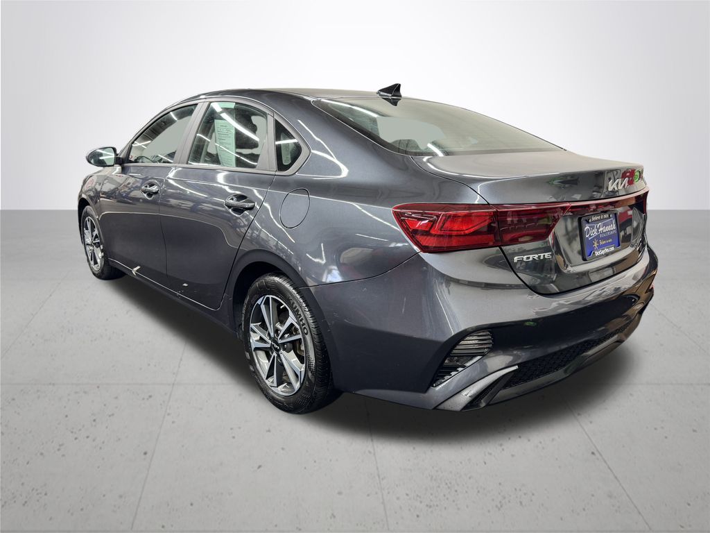 2023 Kia Forte LXS photo 3