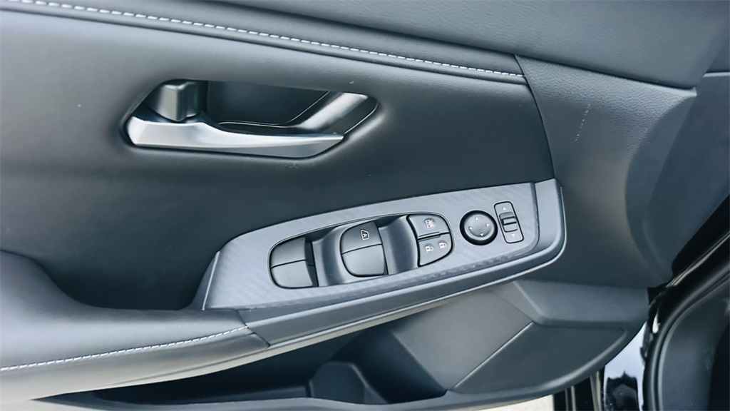 2025 Nissan Sentra SV photo 14