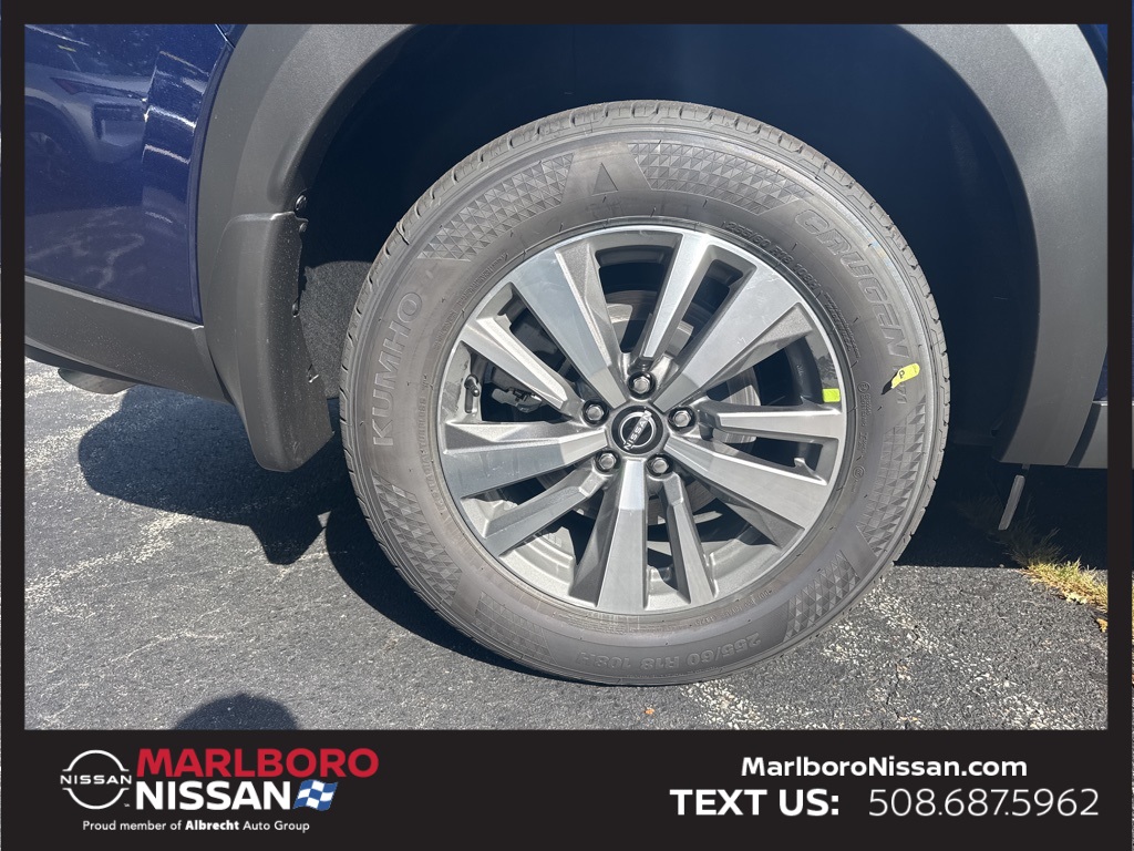 2025 Nissan Pathfinder SL photo 9