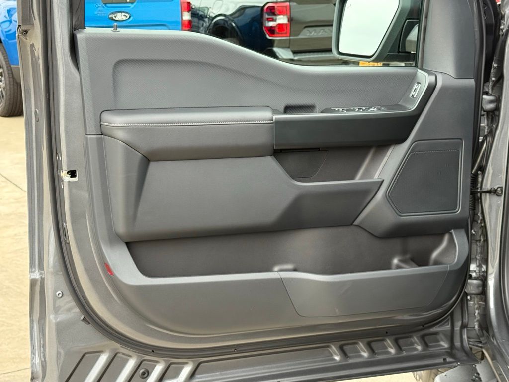 2025 Ford F-150 STX photo 15