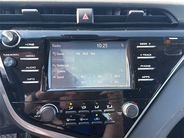 2018 Toyota Camry LE photo 19