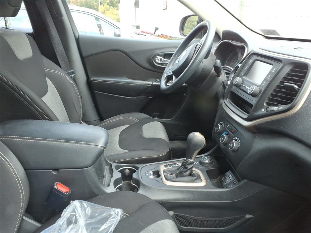 2015 Jeep Cherokee Sport photo 5