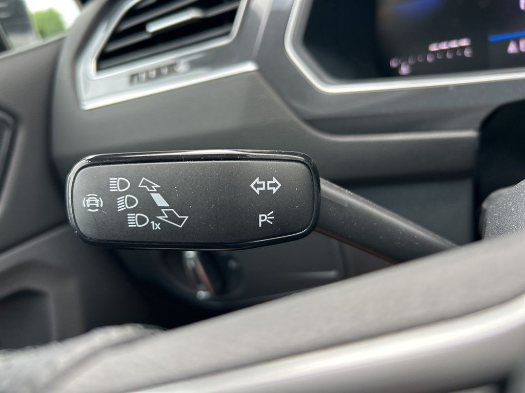 2024 Volkswagen Tiguan SE R-Line Black photo 24
