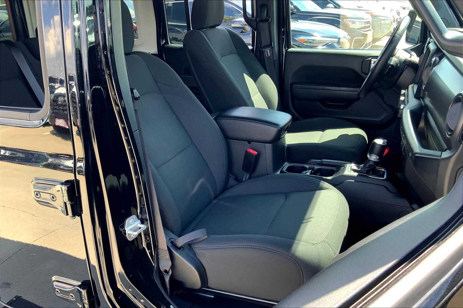 2022 Jeep Wrangler Unlimited Willys photo 8