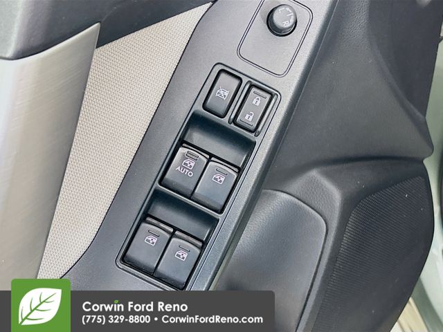 2015 Subaru Forester 2.5i Premium photo 16