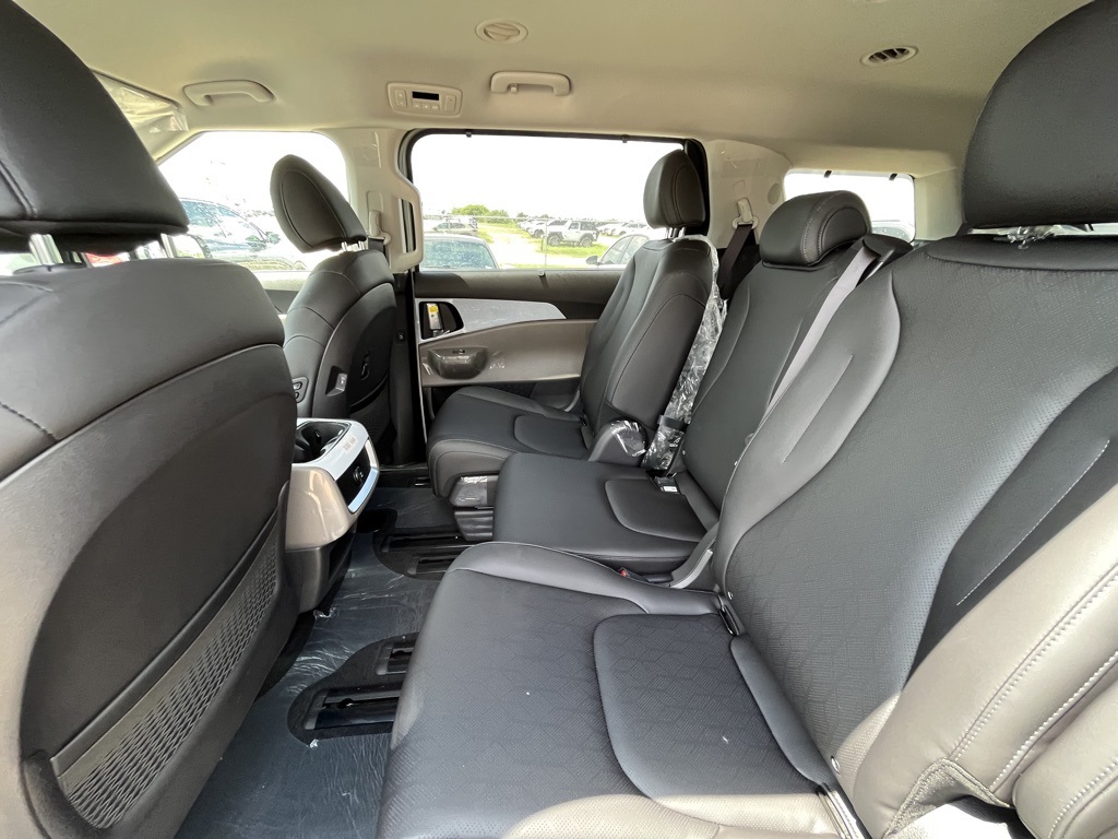 2026 Kia Carnival EX photo 18