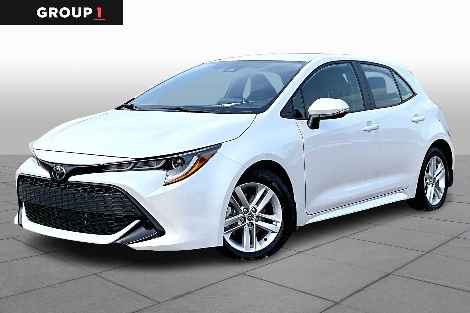 2022 Toyota Corolla Hatchback SE's photo