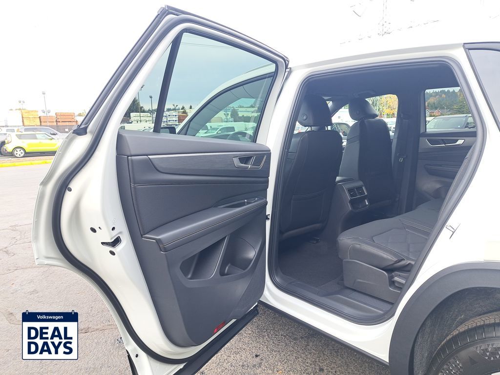 2026 Volkswagen Atlas Cross Sport SE photo 4