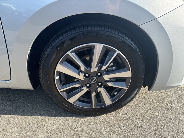 2023 Nissan Versa 1.6 SV photo 9