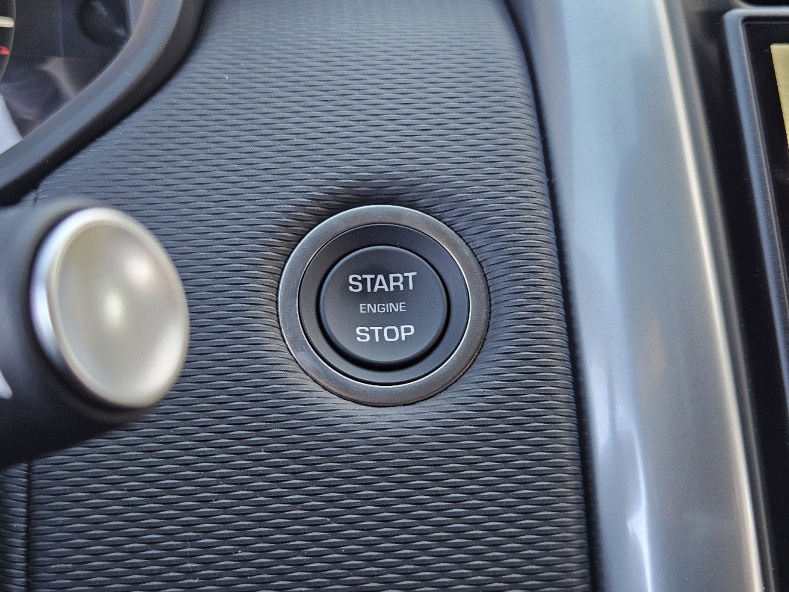 2025 Land Rover Discovery SE photo 14