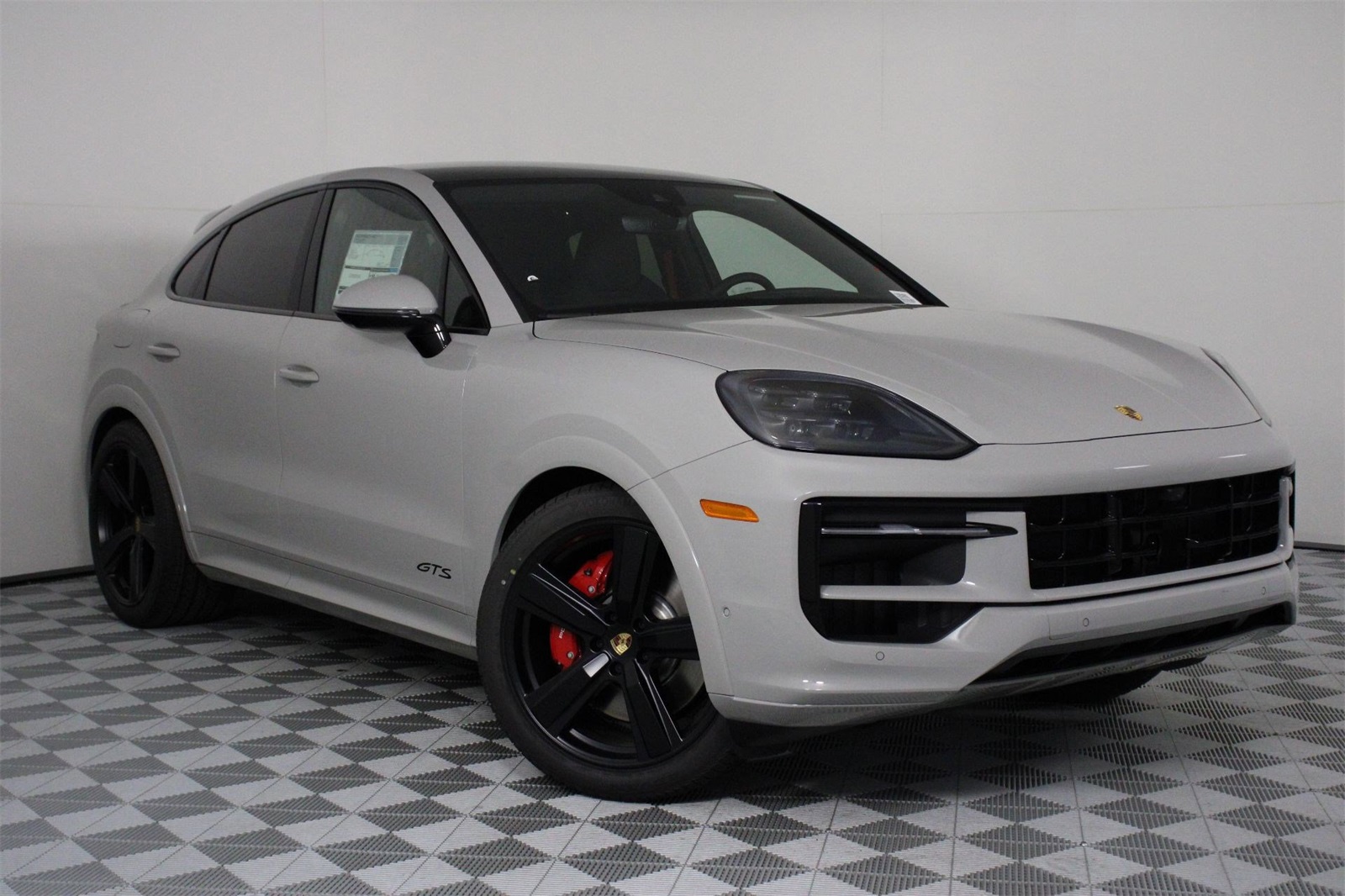 2025 Porsche Cayenne GTS photo 9