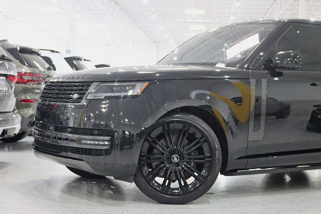 2023 Land Rover Range Rover SE photo 2