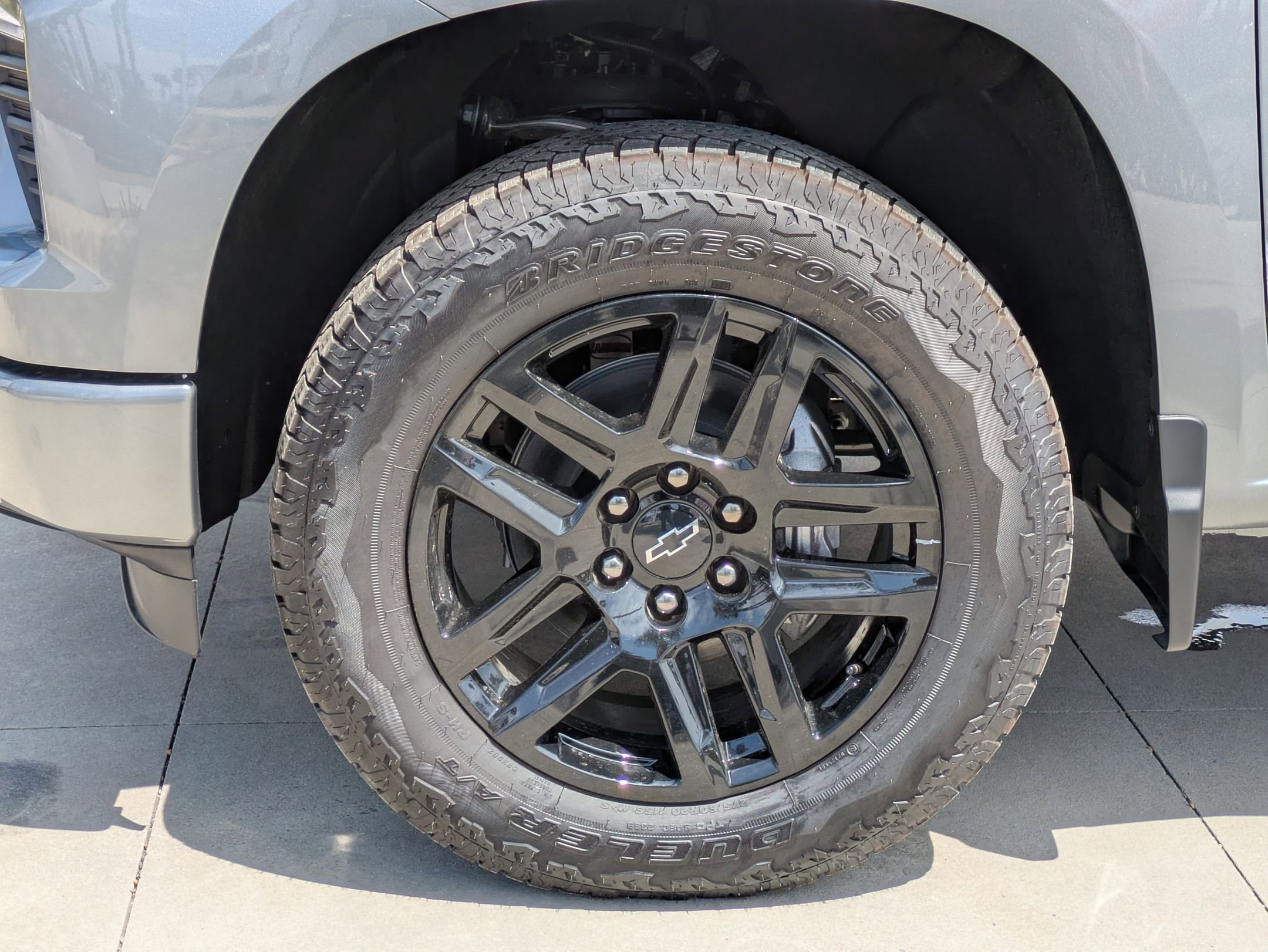 2025 Chevrolet Silverado RST photo 9
