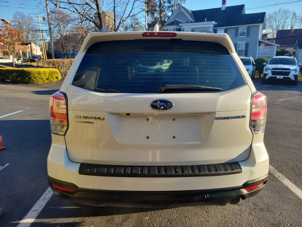 2018 Subaru Forester Touring photo 3