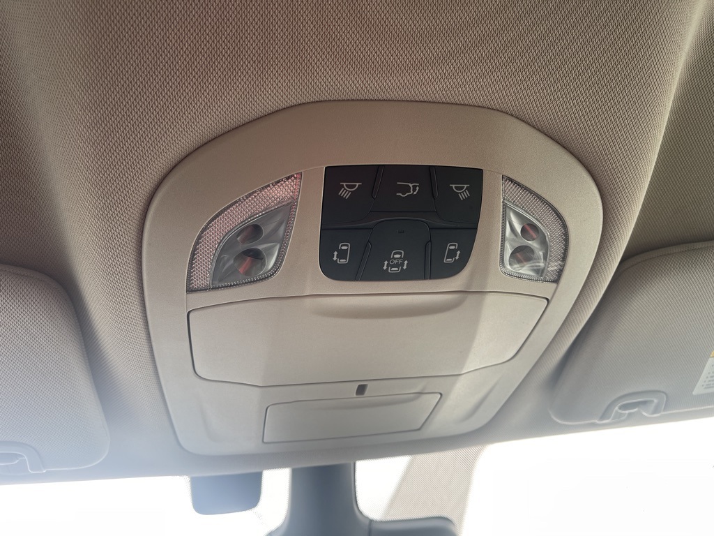 2022 Chrysler Pacifica Touring L photo 16