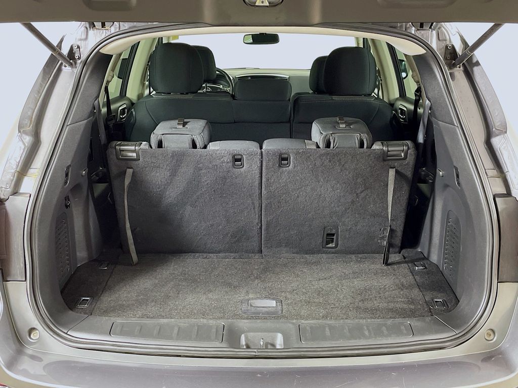 2017 Nissan Pathfinder SV photo 24