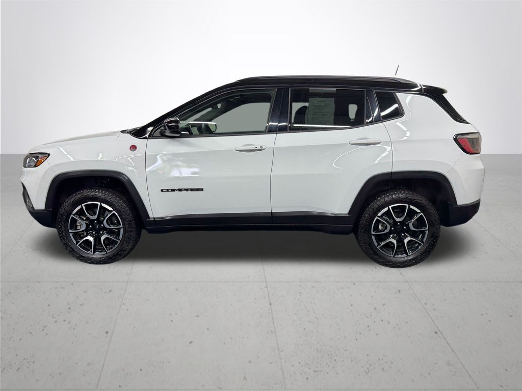 2024 Jeep Compass Trailhawk photo 2