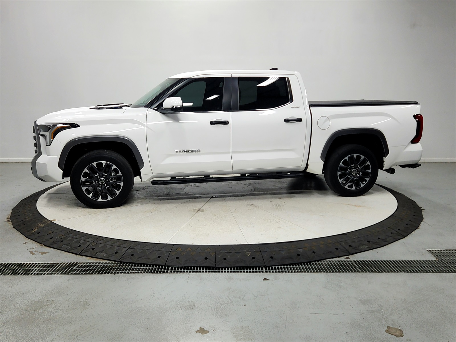 2024 Toyota Tundra Limited photo 4