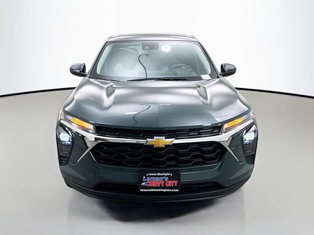 2026 Chevrolet Trax LS photo 2