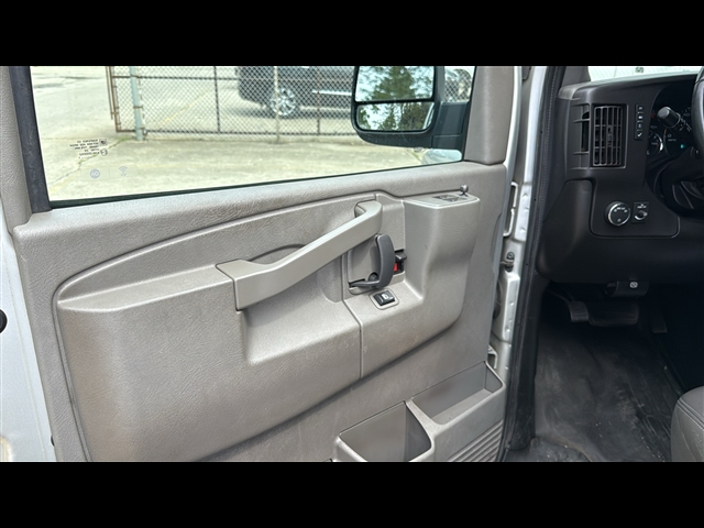 2021 Gmc Savana Cargo 2500 photo 6