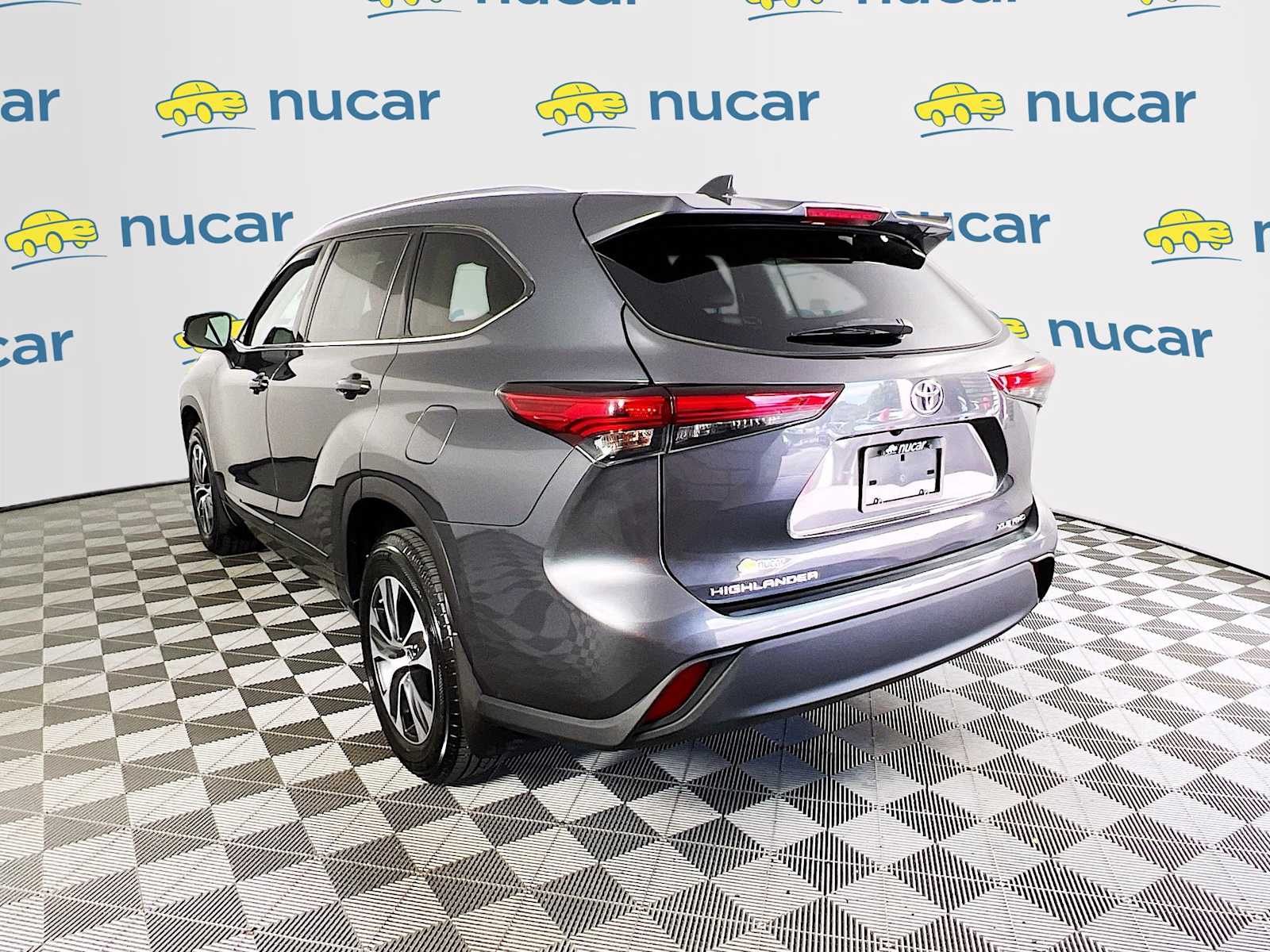2020 Toyota Highlander XLE photo 5
