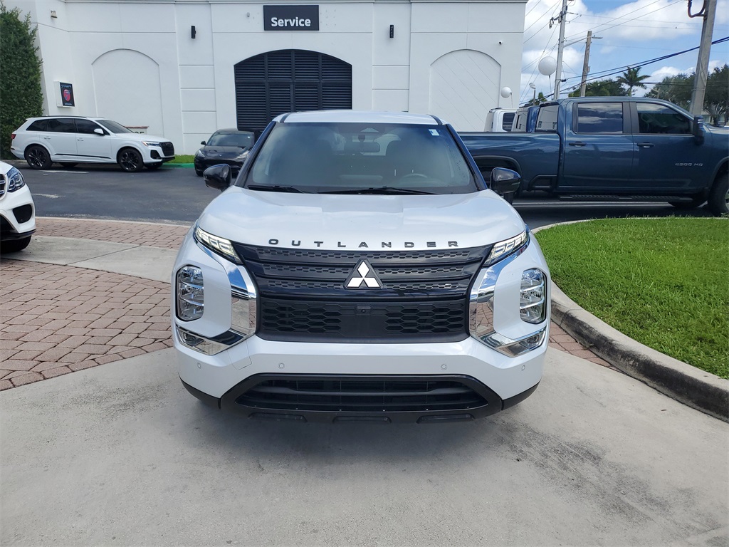 2023 Mitsubishi Outlander SE Black Edition photo 2