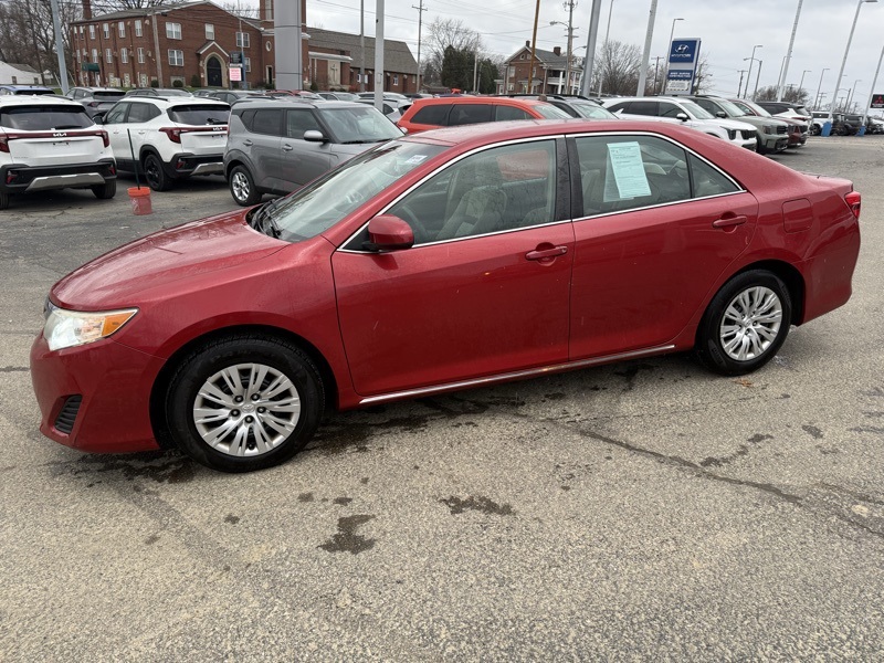 2014 Toyota Camry LE photo 3