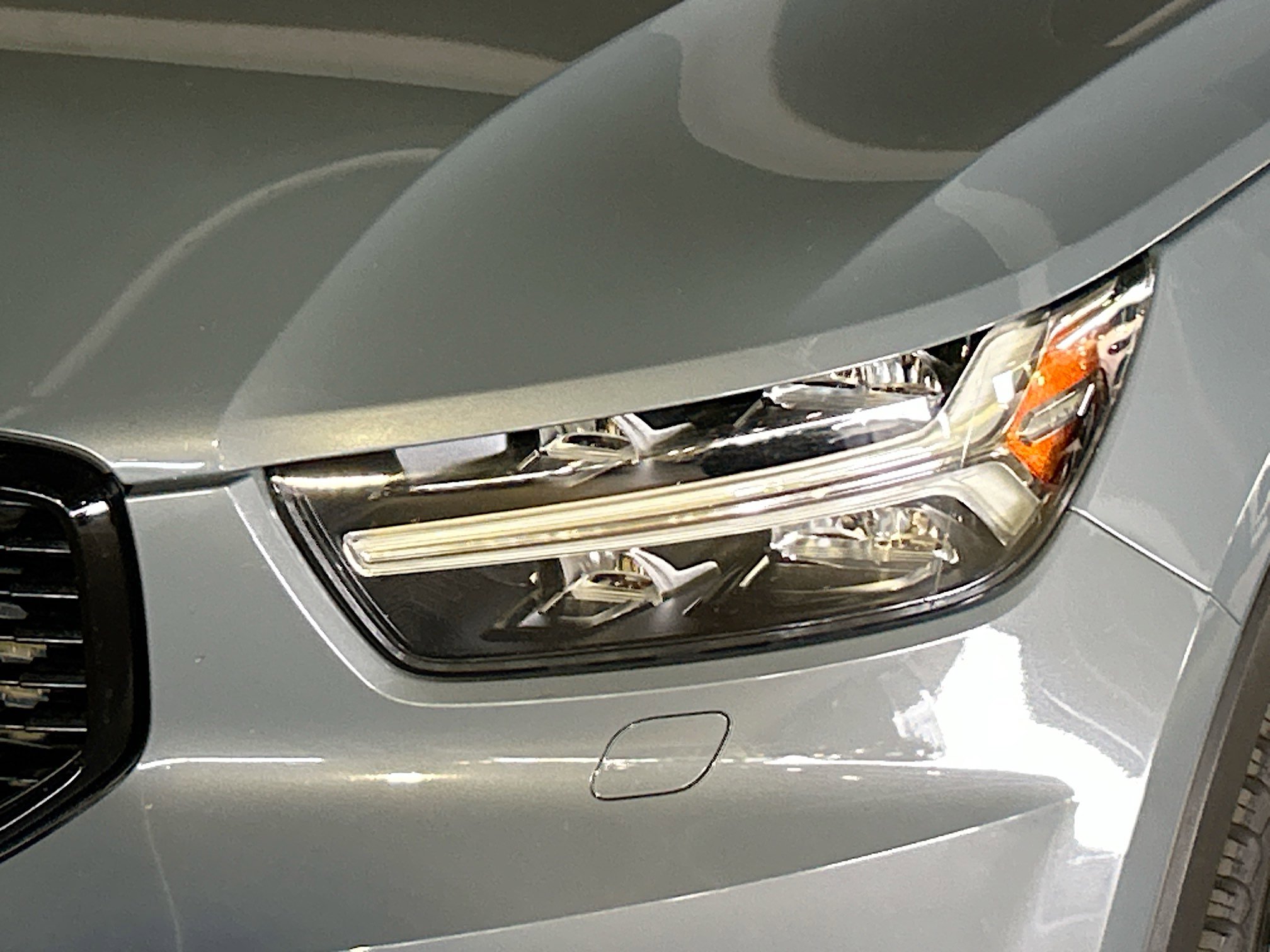 2021 Volvo XC40 R-Design AWD photo 6