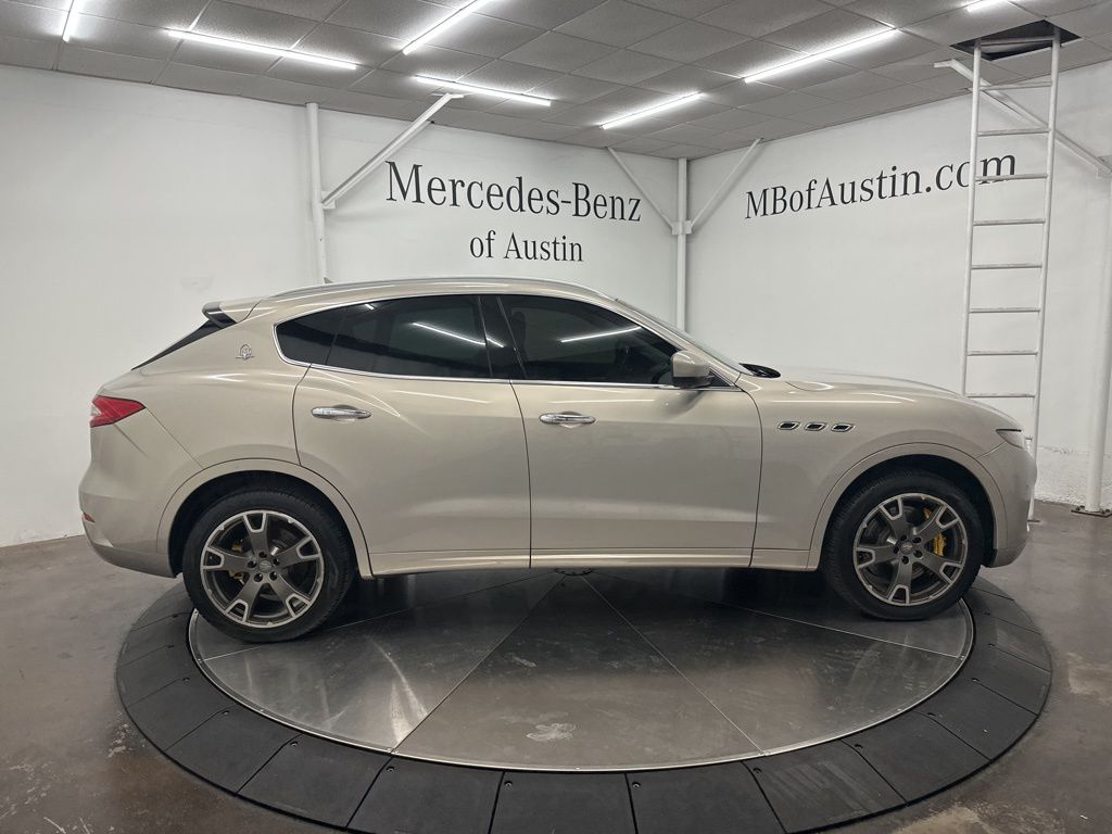2017 Maserati Levante S photo 8