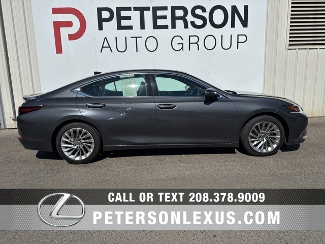 2022 Lexus ES 350 Luxury photo 2