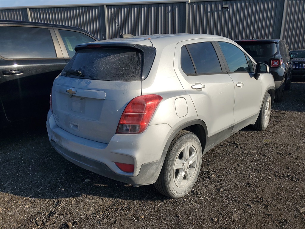 2020 Chevrolet Trax LS photo 3