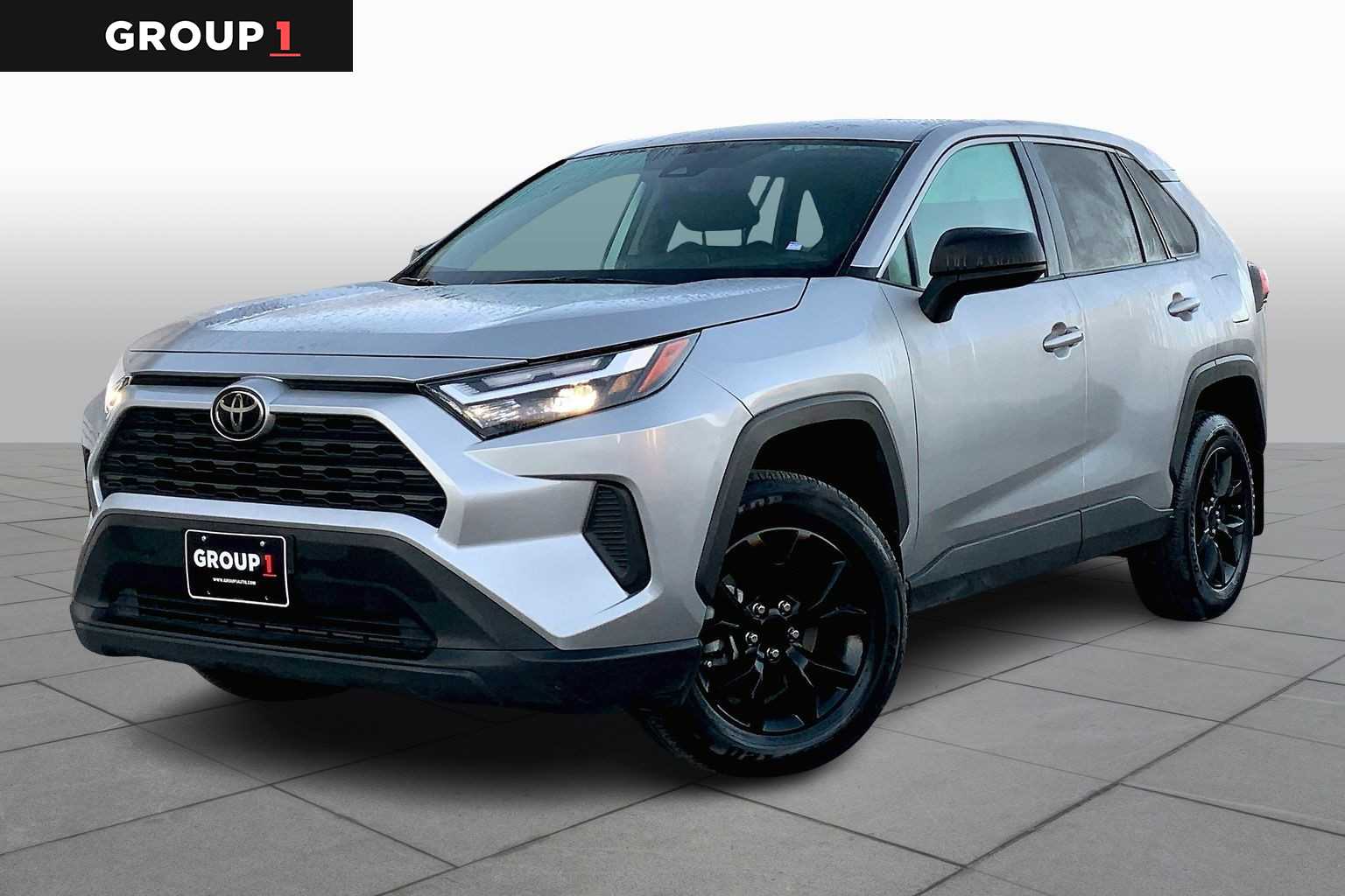 2024 Toyota RAV4 LE's photo